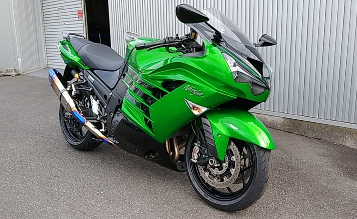 ZX-14R政府認証デュアルスリップオンマフラーIKAZUCHI開発中】 | TRICK