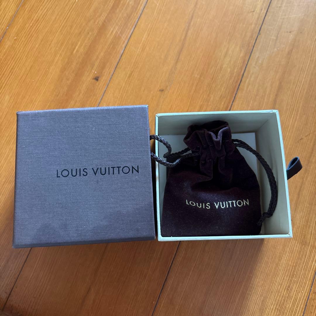 Louis Vuitton フラワーモチーフ キーホルダー - メルカリ