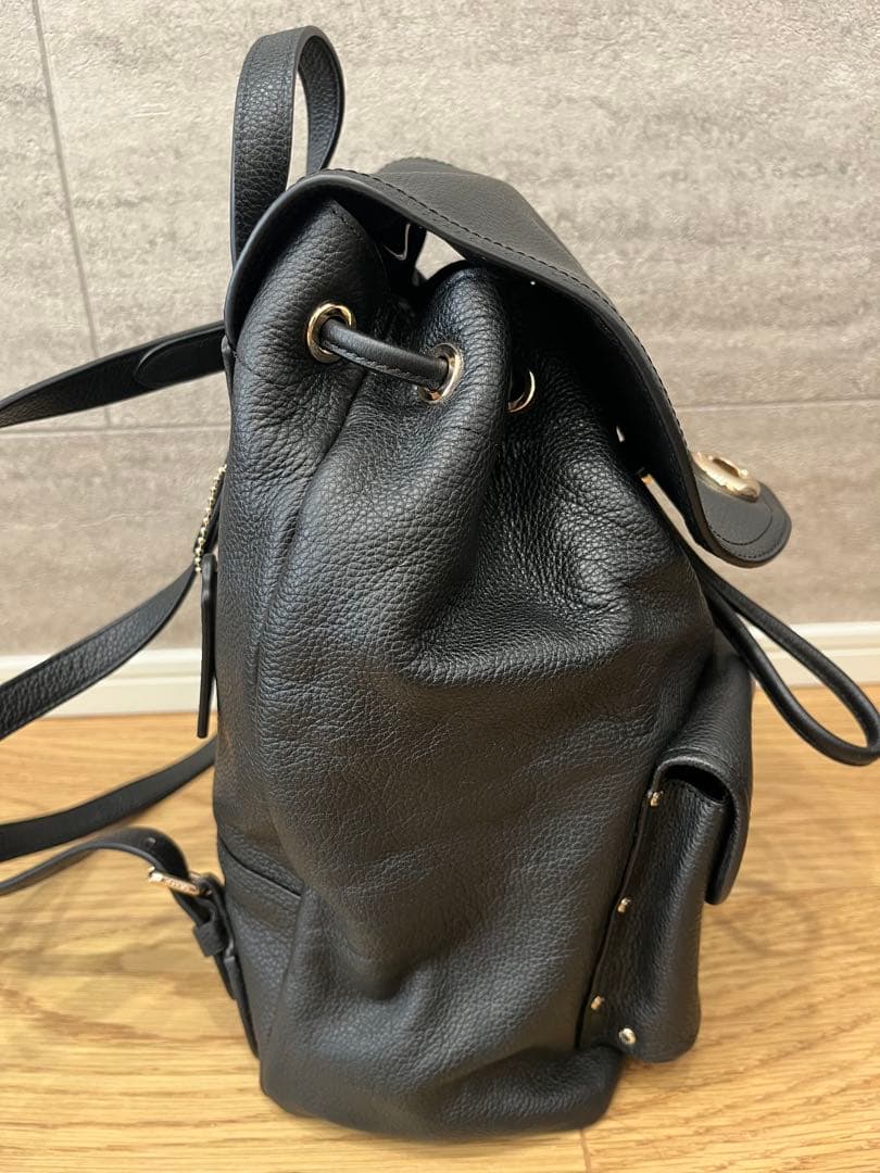 《美品》coach黒 レザー フラップ付きバックパック